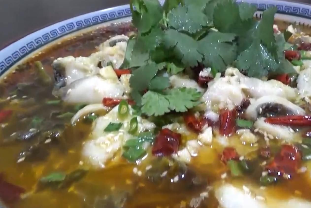 酸菜鱼|压轴菜酸菜鱼,咸香适口的鱼肉搭配酸菜,让人胃口大开,吃起来