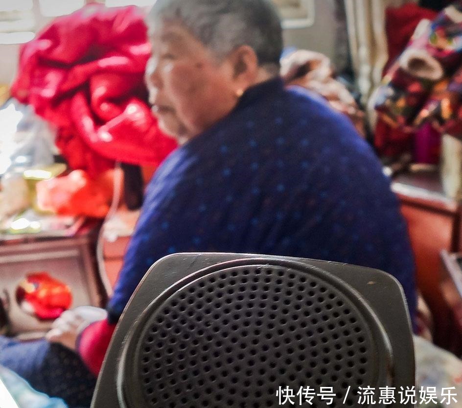 张奶奶|七旬奶奶独身一人住楼房，每天有三样宝贝陪伴，希望儿女回家看看