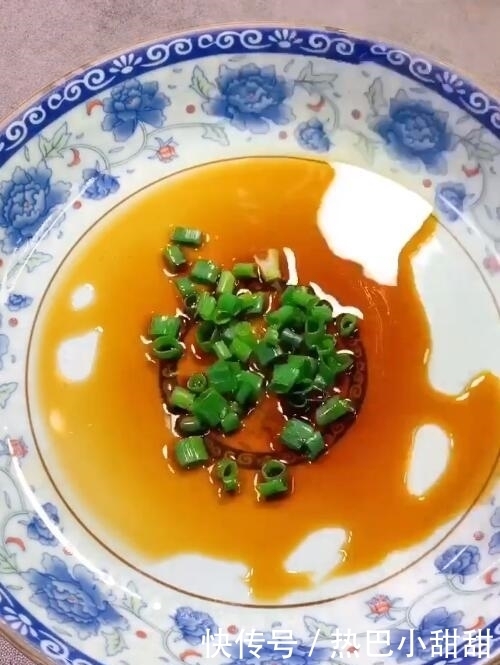 分钟|教你非常简单的蒸鸡蛋做法,小孩子特别爱吃,2分钟就能学会