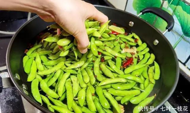到底|饭店的水煮毛豆为啥绿油油不发黄到底加了什么东西真相来了
