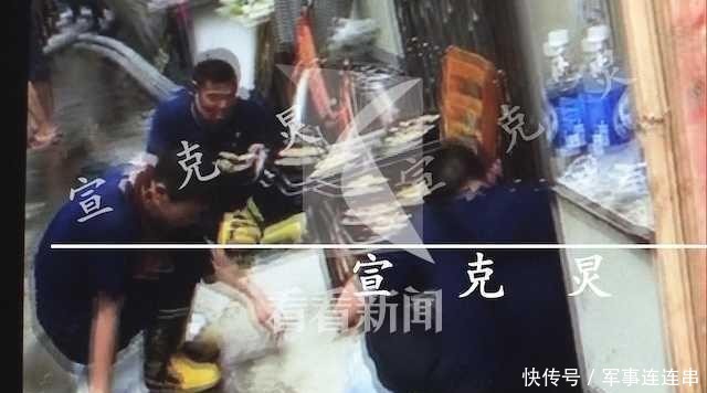  火灾|老式民宅突发火灾 消防抢险人员疏散多名居民