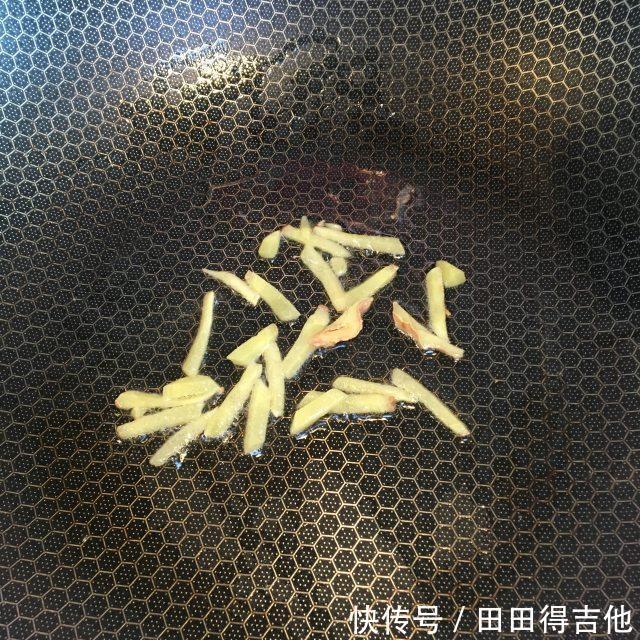 宫爆鸡丁|宫爆鸡丁,口感鲜香,营养丰富