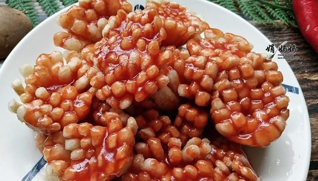  清炒|我家杏鲍菇从来不清炒，裹点淀粉这样做比肉更香，刚上桌就吃完了