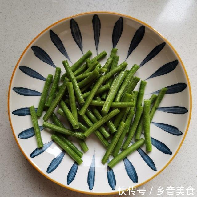 切成|豆角烧茄子,软糯入味,非常的下饭