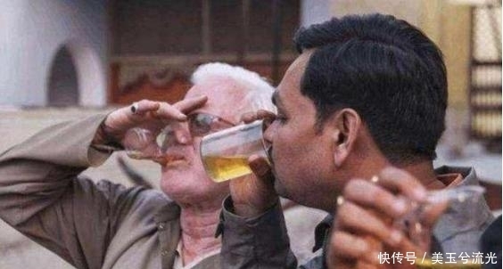 农村|印度农村最受欢迎的牛粪饼,一天不吃就浑身不舒服,你敢吃吗?