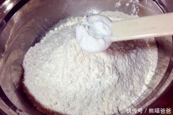 松软|发面,外行只用酵母!牢记4点,20分钟发满盆,松软香甜不发酸