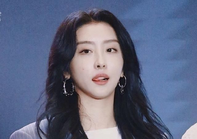  一笑而过|THE9赵小棠：回忆出道前被网暴一笑而过，但提到妈妈时却绷不住了