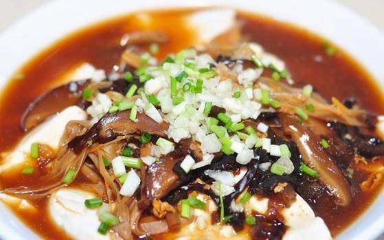 鲫鱼|美食推荐:干烧鲫鱼、豆腐脑、农家烧鱼头