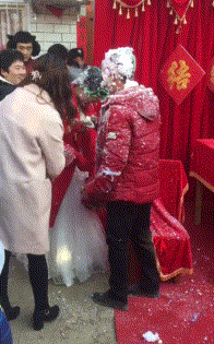 上街|妹子,你穿这样有个性的衣服上街,都不会觉得尴尬吗