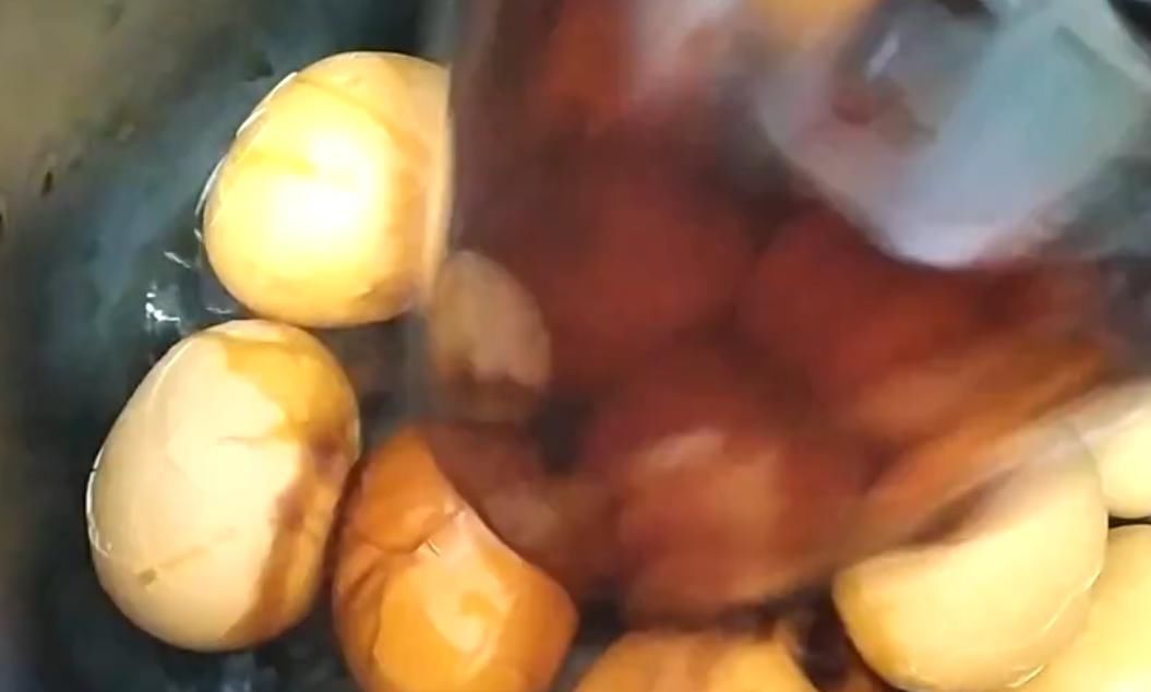 吃法|鸡蛋最美味的吃法，做法简单，咸香入味，好吃到停不下来