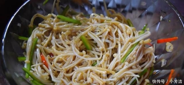 美食教程|凉拌金针菇最好吃的做法,简单好吃又健康,看看你喜欢吃不?