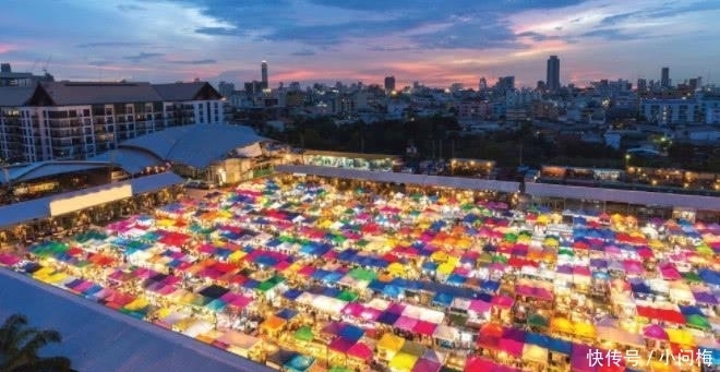 脸色|泰国夜市一碗价值200块的龙虾面好便宜, 端上桌子来脸色都变了