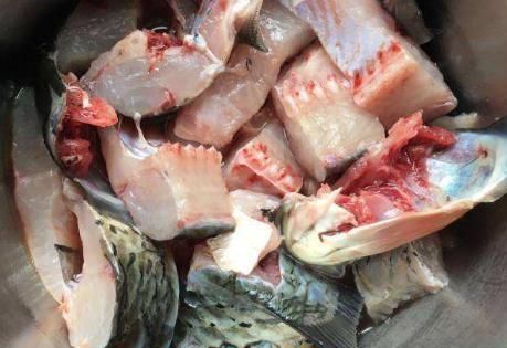 做法|今日中秋,鱼肉用这方法做一锅,比糖醋鱼好吃还下饭,特有面子