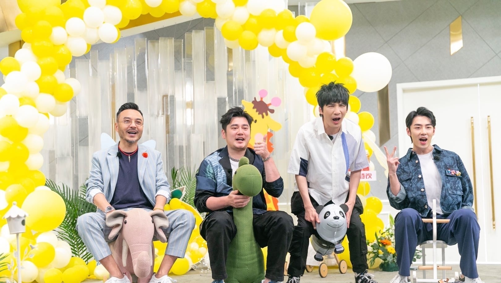 卷卷|综艺 | 王一博《天天向上》首次带娃遭怼