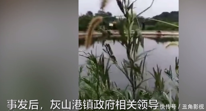  站立|2岁女童不慎落水 11岁哥哥下水施救 双双溺亡 家人痛哭无法站立