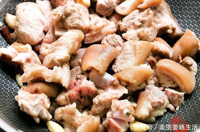 到底|炖猪脚汤到底要不要焯水记住“4个关键”,学会最正确炖汤技巧