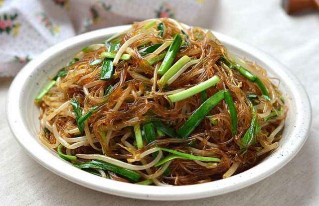  饭店|炒粉条时，不要泡软就下锅炒，学会大厨这1招，粉条劲道又入味