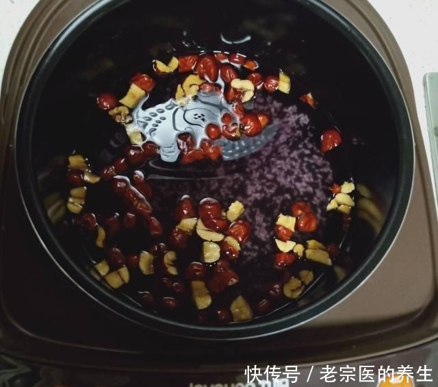 米粥|红枣黑米粥,做法简单,营养美味,越喝越年轻