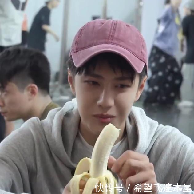 香蕉|王一博在每一个综艺上吃香蕉都没差!天之“蕉”子!香蕉有好处!