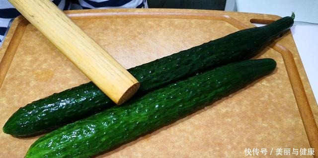 入味|做拍黄瓜时,最忌拍碎后直接拌,多加一个步骤,黄瓜爽脆又入味