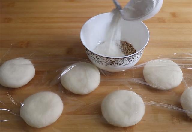 面粉|发面饼最好吃的家常做法,蓬松柔软又香甜,比馅饼好吃多了