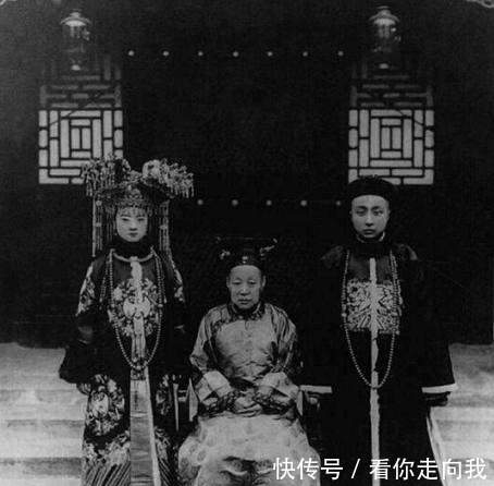 五官|清朝新婚夫妻照: 五官僵硬目光呆滞, 最后一张新娘子很美艳!