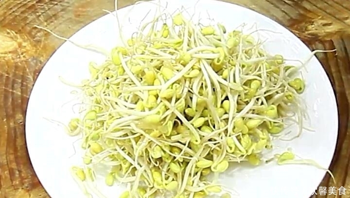 香酥|黄豆芽别再炒着吃了,学会新做法,香酥美味,每次上桌瞬间秒光