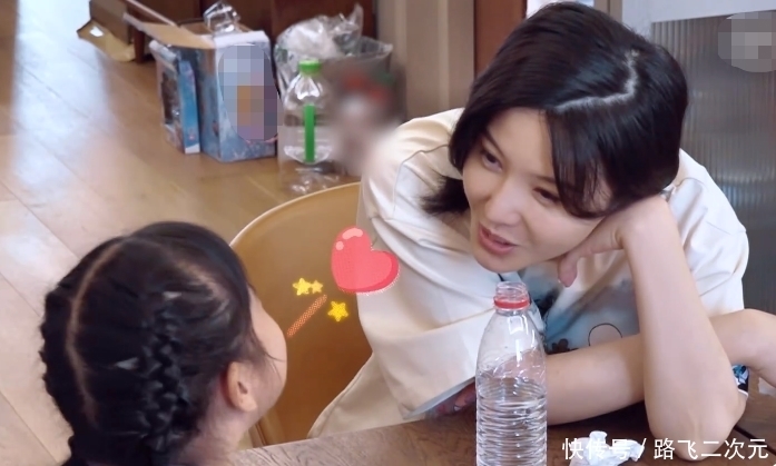 饺子|5岁饺子综艺中频出“情话”,杨子姗一脸宠溺,我却关注李诞反应