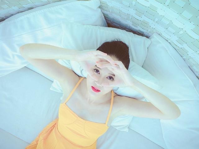  时尚|陈乔恩的一组休闲大片，夏日小清新时尚的典范