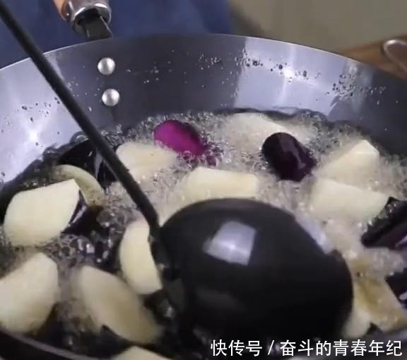 茄子|东北妈妈地三鲜这样做,味道鲜美,软糯绵软,外焦里嫩,绝了
