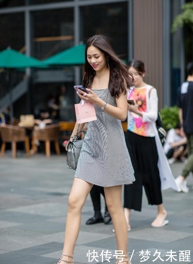  设计|这9种色的裙子也太美了吧，穿出少女感还抢镜！