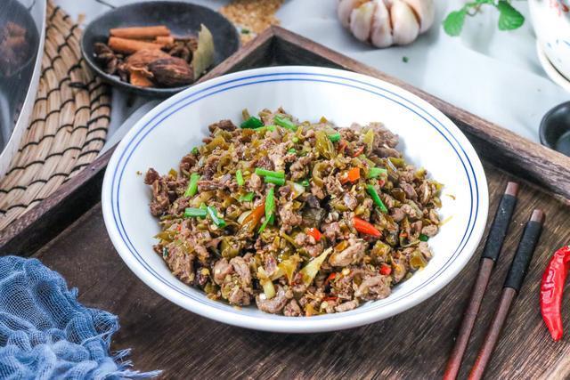  米饭|亲戚来家里串门，做了这道菜，煮了一大锅米饭，大家都没吃尽兴！