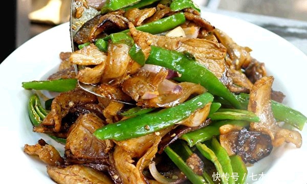 五花肉|尖椒炒五花肉,肥而不腻,色香味俱全,晚饭这一个菜就够了!