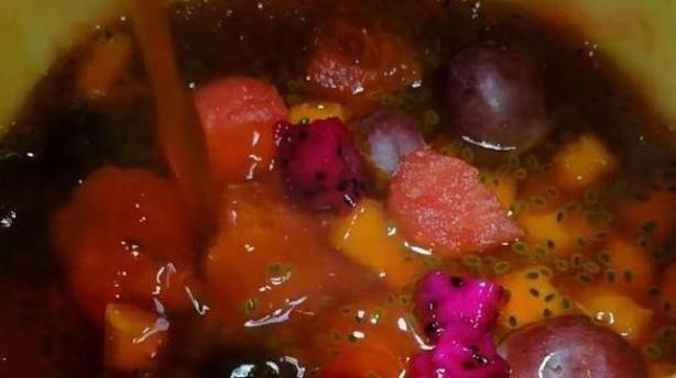 闺蜜|闺蜜送我一个“西瓜”,回家切开一看很意外,孩子都疯抢了