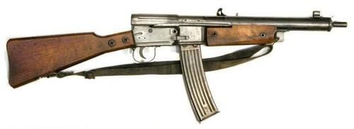 德国|二战德国垂死挣扎之作，空重4.6公斤冲锋枪，产量还没完成，德国亡了