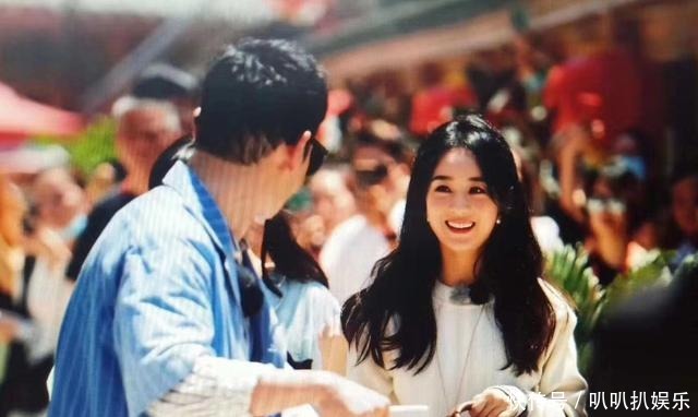  笑容|赵丽颖录《中餐厅》再曝路透照，笑容明媚，黄晓明林大厨热情接待