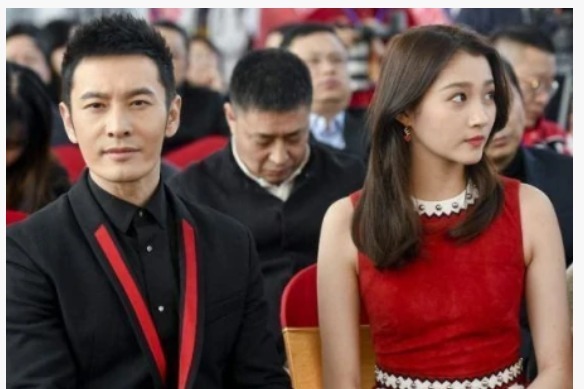  关晓彤|黄晓明将关晓彤搂入怀中，谁注意到她的手放哪素质是装不出来的