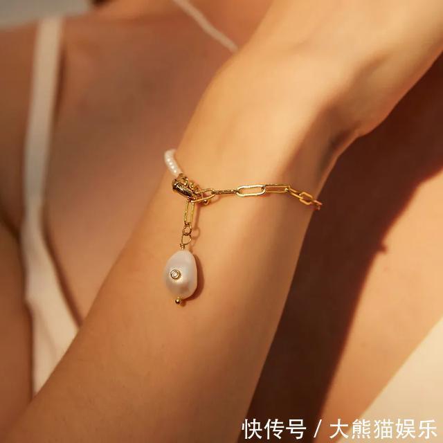 珍珠饰品|年轻人越来越爱珍珠配饰，看看都有哪些明星带火的款