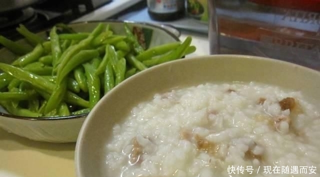  吃法|晒晒我家的晚餐，1个菜1个粥，网友说：这吃法，一看就是南方人