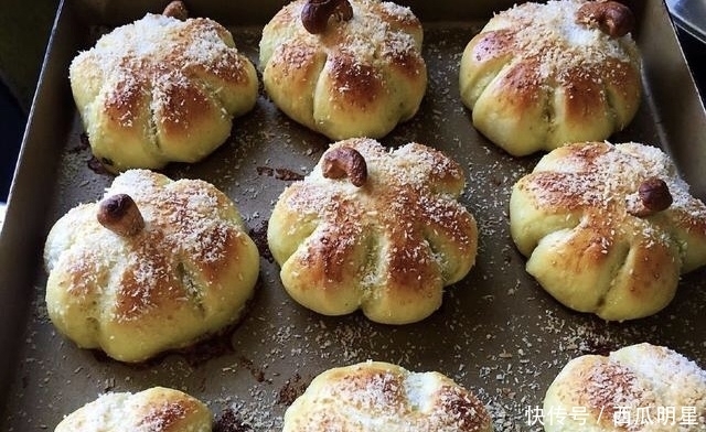 面粉|1块南瓜,1斤面粉,不用烤箱,教你做出蓬松香甜的南瓜面包