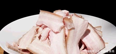 五花肉|尖椒炒五花肉,肥而不腻,色香味俱全,晚饭这一个菜就够了!