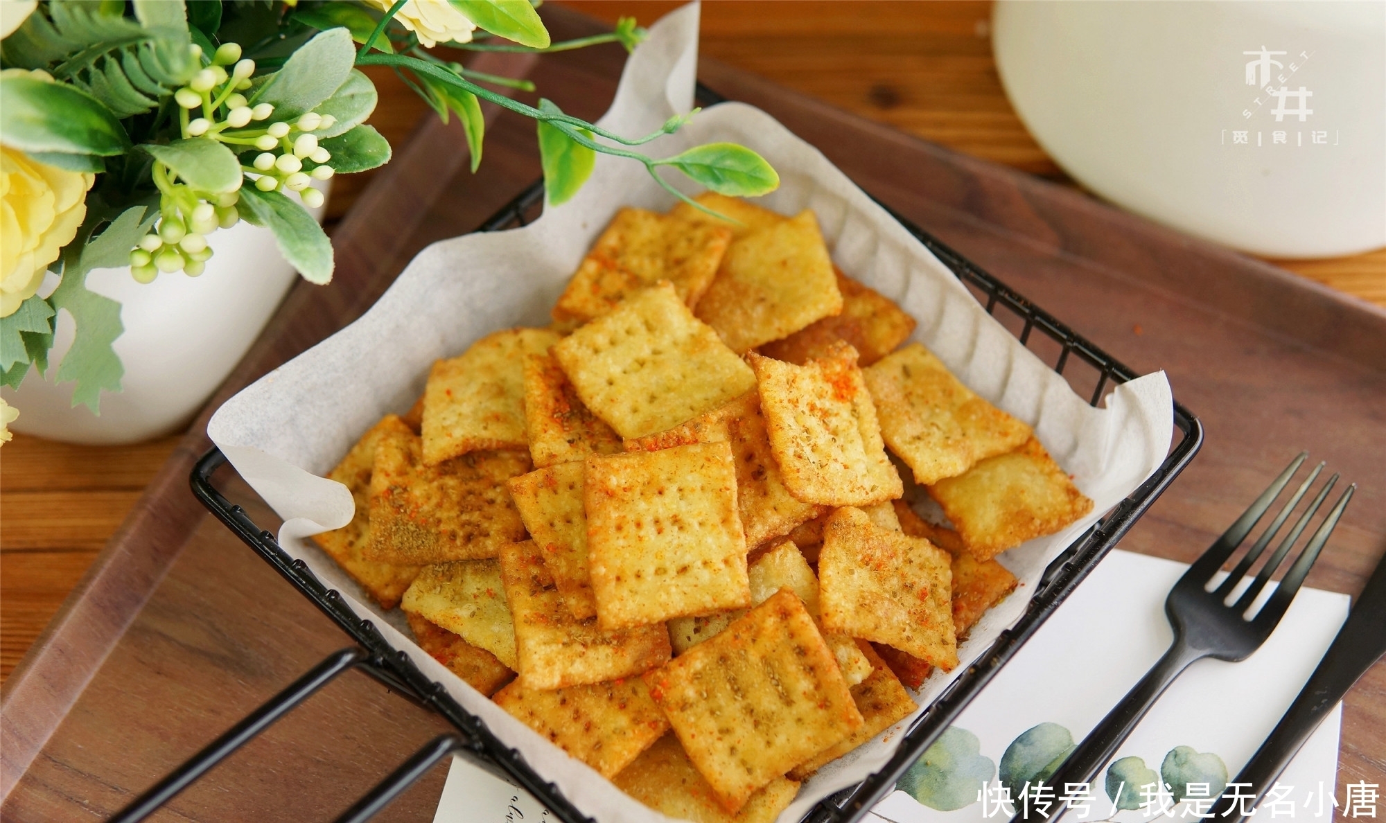 停不下来|小米别熬粥了,加个鸡蛋,配点面粉,咬一口嘎嘣脆,吃的停不下来