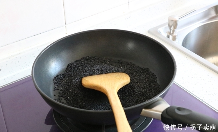 适合|适合秋天吃的一种食材,炒好囤起来,想吃舀一勺,常吃对头发好