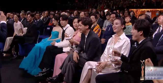 白皙|金鹰奖女星高清同框照:赵丽颖白皙完胜谭松韵,宋茜状态不如陶虹