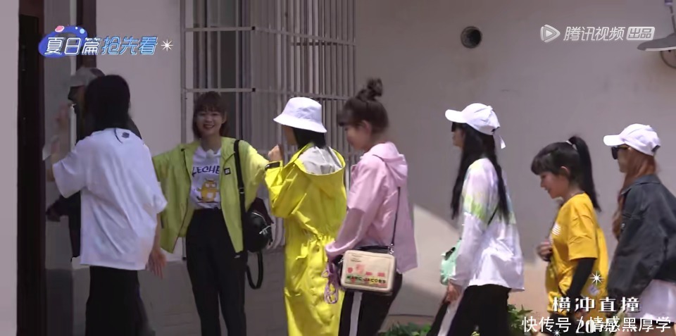 同是|段奥娟衣锦还乡,农村房子情况太真实,就这强过同是农村的杨超越