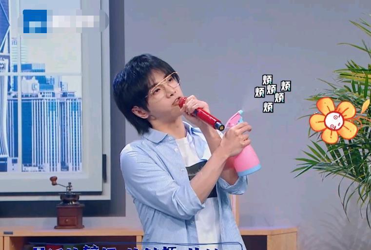 粉丝|华晨宇的《王牌》现场表演,谁关注他的话筒粉丝们非常自豪