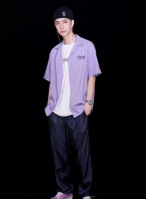  期待|都在期待《有翡》上线，离开古装扮相的王一博，谁还认得出他？