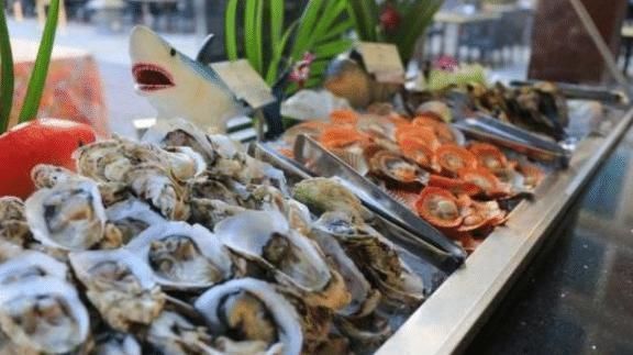 水果|吃自助餐时,挑贵的吃才“亏”,按照这个顺序,老板想把你拉黑