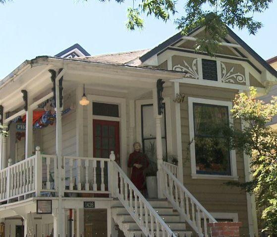 改造|真人秀盯上凶宅大改造!清洗陈年血迹,撬开躺过死尸的地板…