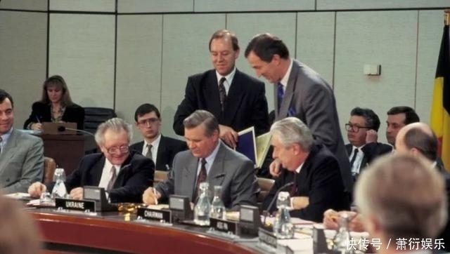 小时|大国之殇:叶利钦7小时终结苏联生命,戈尔巴乔夫5分钟提个人事